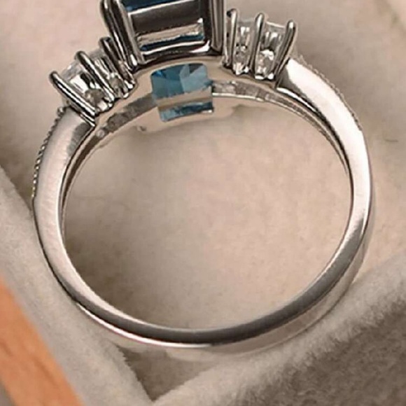 Elegant Blue and Silver Women's Ring - Picture 4 of 4